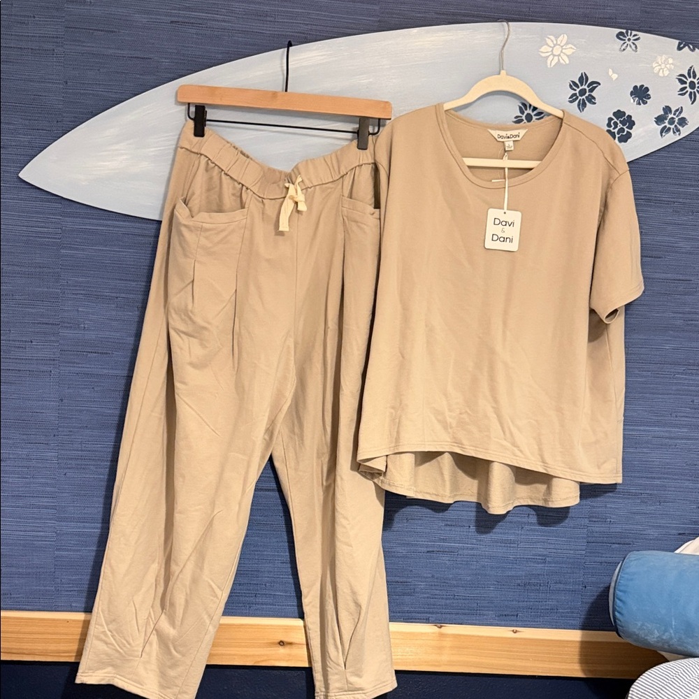 DAVI & DANI Women's Beige Ankle Pants & Top Set